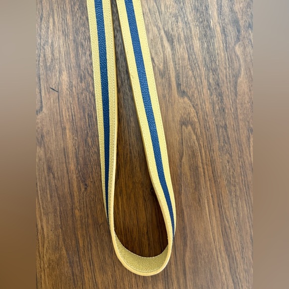 Stylish Navy and Tan Bag/Camera/Cell Phone Strap. Eligible 3/$25 - Picture 3 of 6